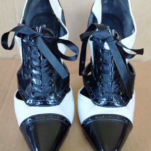 PLEASER SEDUCE-458 Black-White Patent Pumps. Size 9